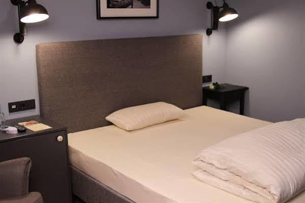 Hotel Henry 3*